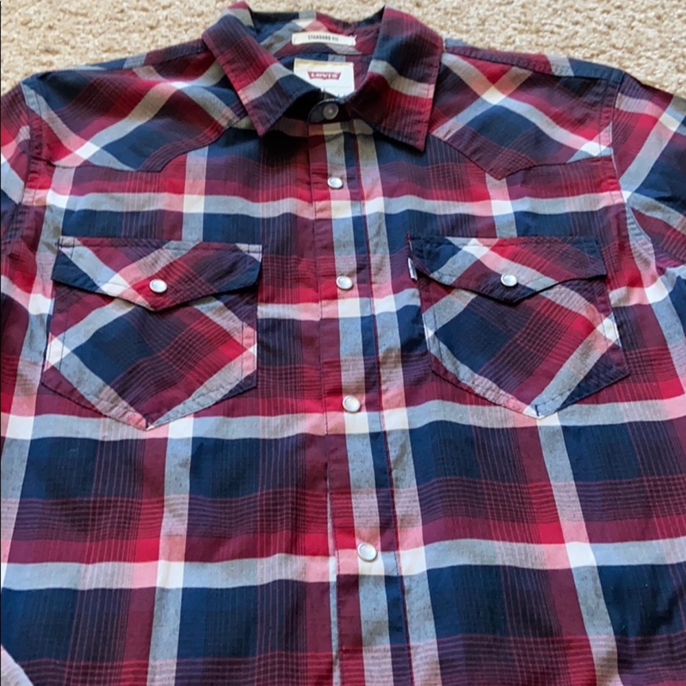 Levi’s button down - Picture 3 of 4